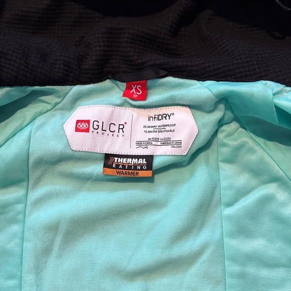 Women's 686 GLCR Hydra Insulated Snow Waterproof Jacket with Hoodie - Picture 6 of 11